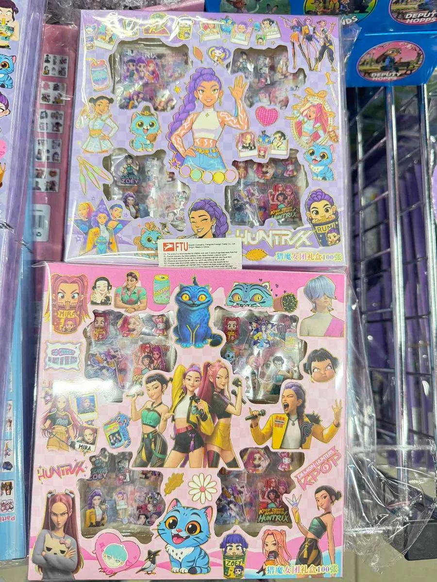 Zestaw naklejek Demon Hunters fioletowo-różowy