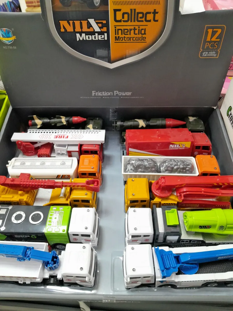 Zestaw 12 modeli ciężarówek Nilex Friction Power