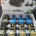 Zabawkowe modele Cross Country Vehicle z oświetleniem i tarciem 8szt