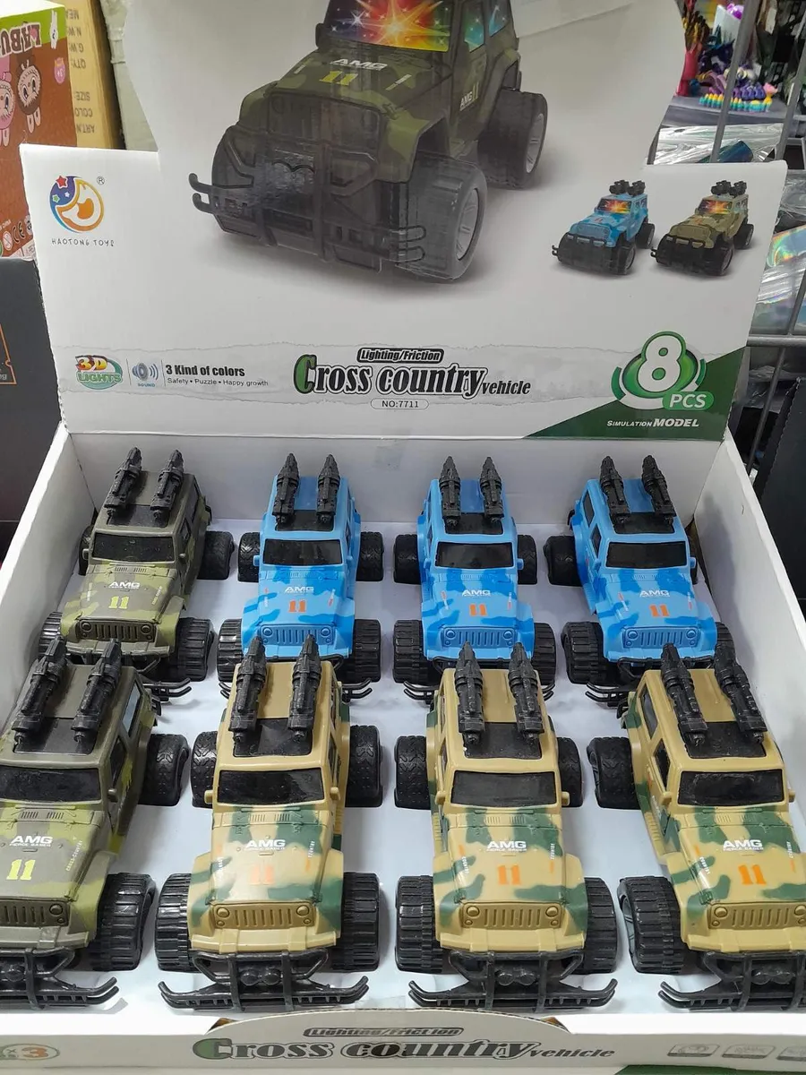 Zabawkowe modele Cross Country Vehicle z oświetleniem i tarciem 8szt