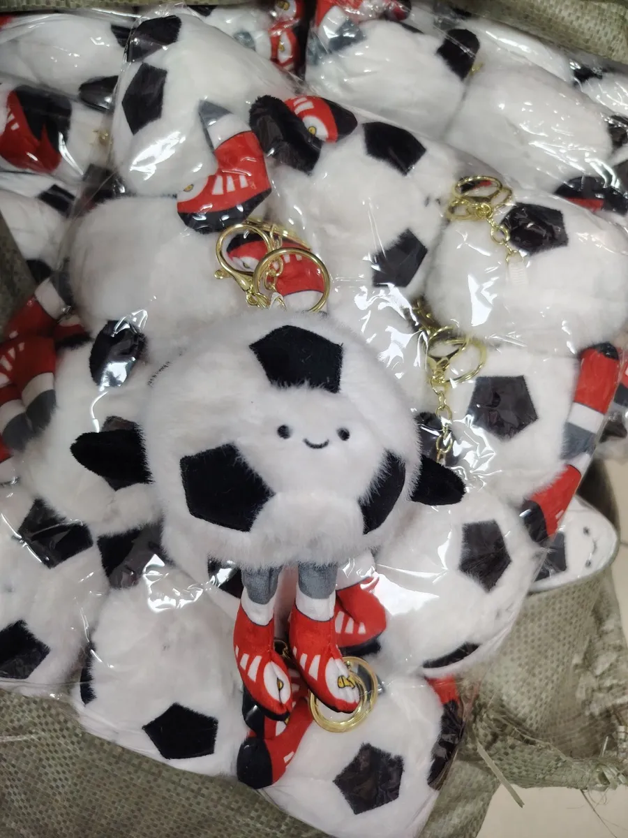 Brelok Zabawkowy Piłka Nożna z Czerwonymi Butami