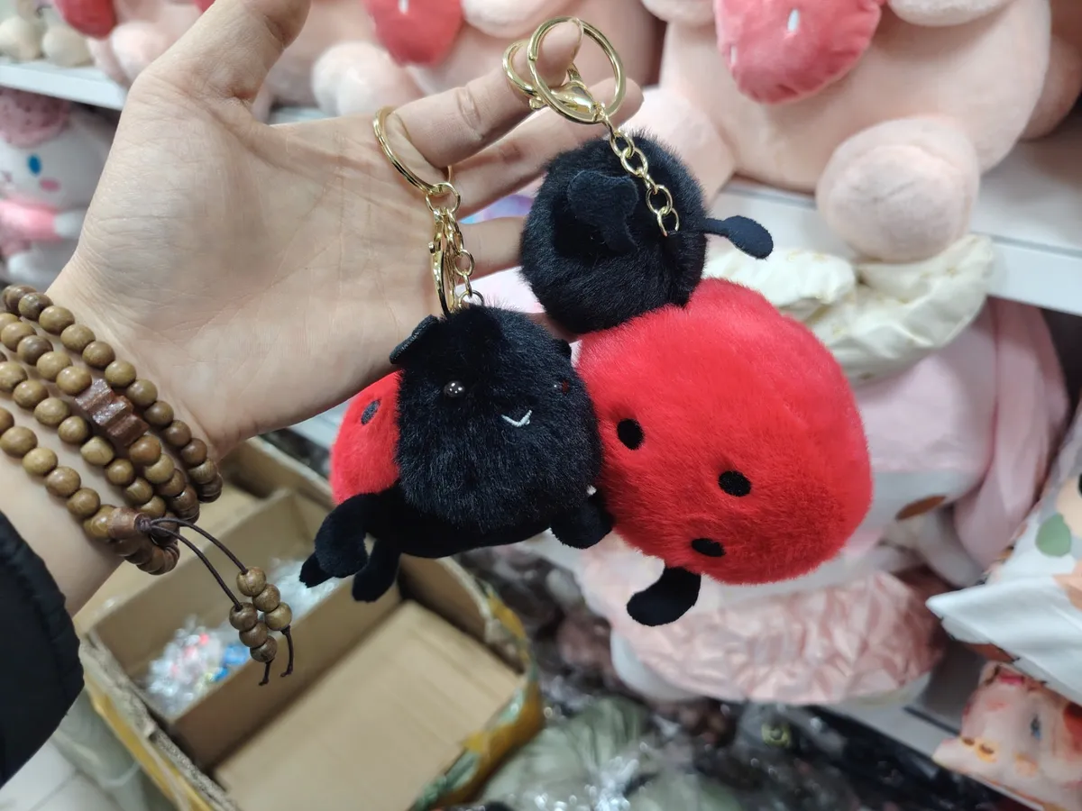 Breloczki Zabawkowe Czerwony i Czarny Biedronka Pluszowe