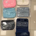 Torebka na kosmetyki Travel niebieska z haczykiem