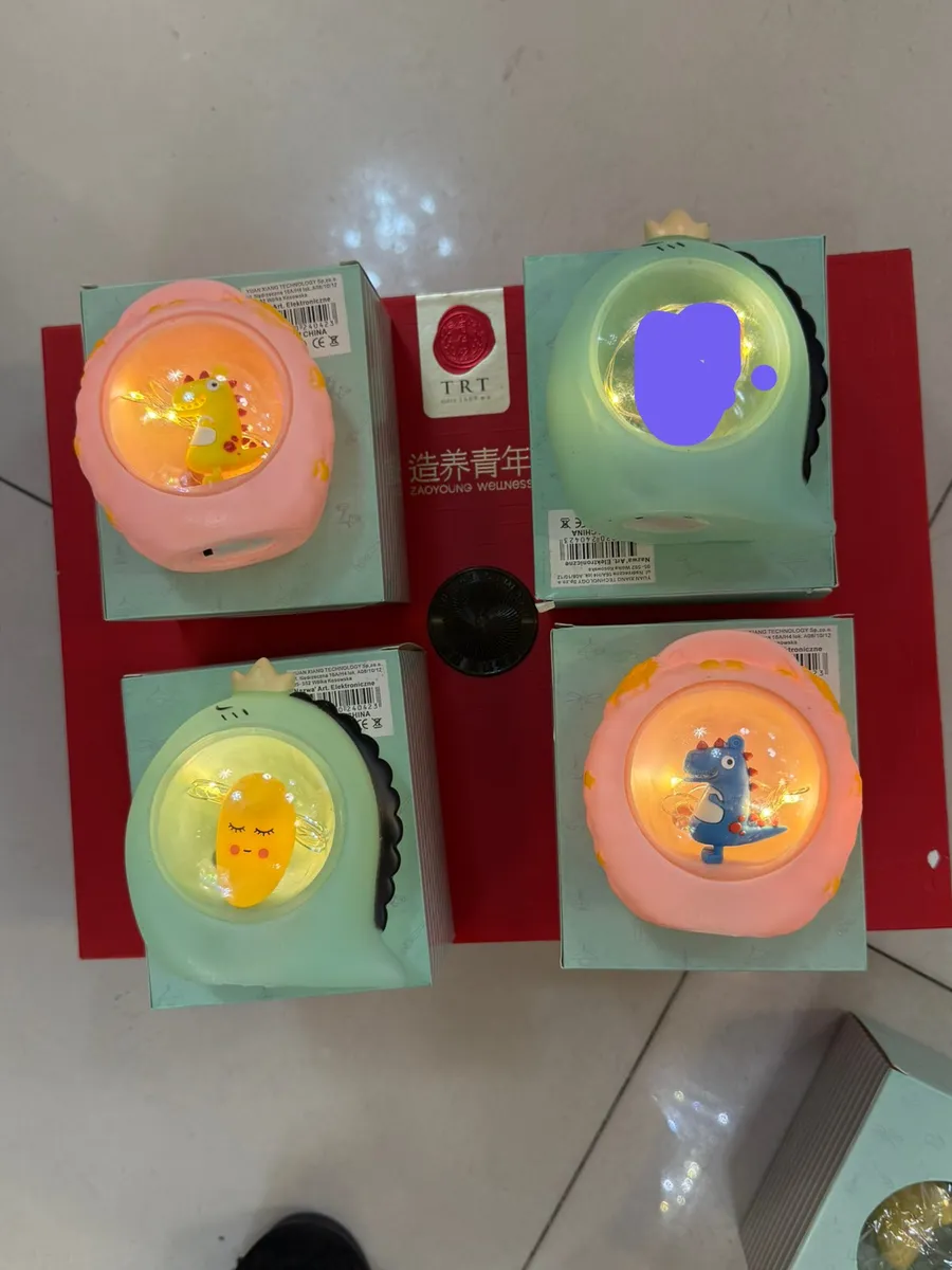 Świecąca Kula Zabawkowa z Postaciami Różne Kolory