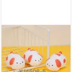 Gniotek Squeeze Toy Piesek Biały z Czerwonymi Plamami