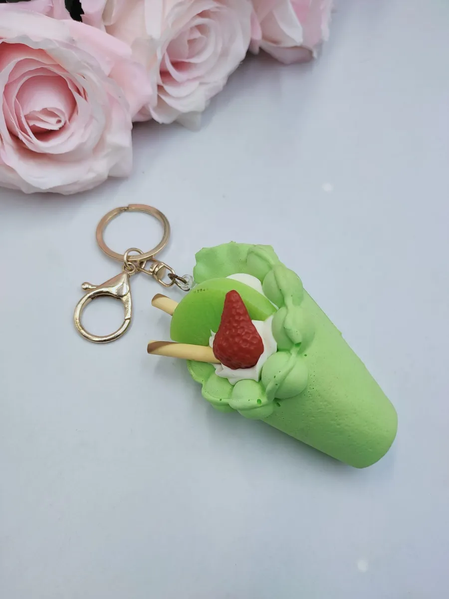 Brelok Zabawkowy Zielony Smoothie z Truskawką
