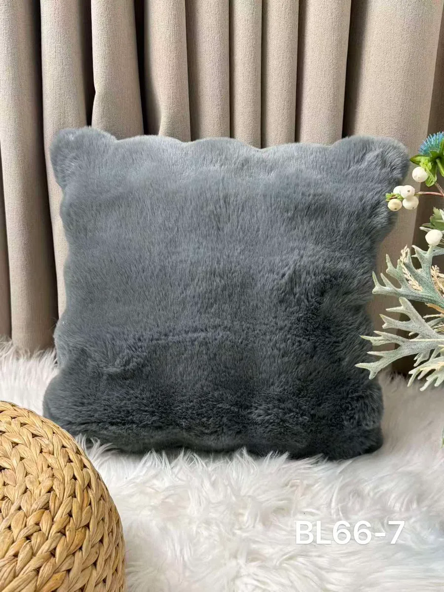 Poszewka dekoracyjna szara futrzana 40x40cm Homefore