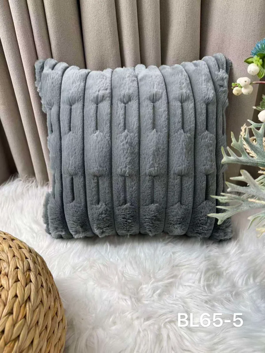 Poszewka dekoracyjna szara futrzana 40x40cm Homefore99