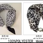 Chusta Leopard 100% Poliester Szary/Biały z Perłą
