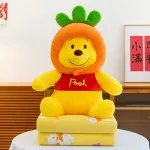 Maskotka Winnie the Pooh w Marchewce z Kocykem Żółto-Pomarańczowa