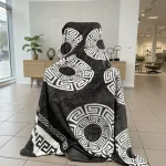 Miękki Koc 160x200cm Czarno-biały Grecki Wzorzec