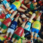 Gumowe figurki kurczaków piłkarzy multikolor