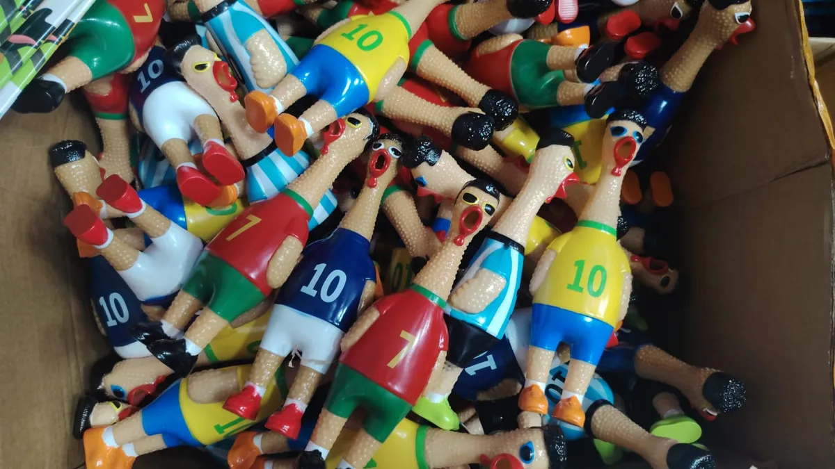 Gumowe figurki kurczaków piłkarzy multikolor