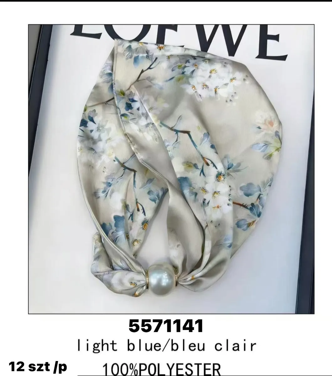Chusta jedwabista light blue clair kwiatowy wzór z perłą