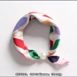 Wiskozowa Chusta Multikolor z Perłowym Zapięciem
