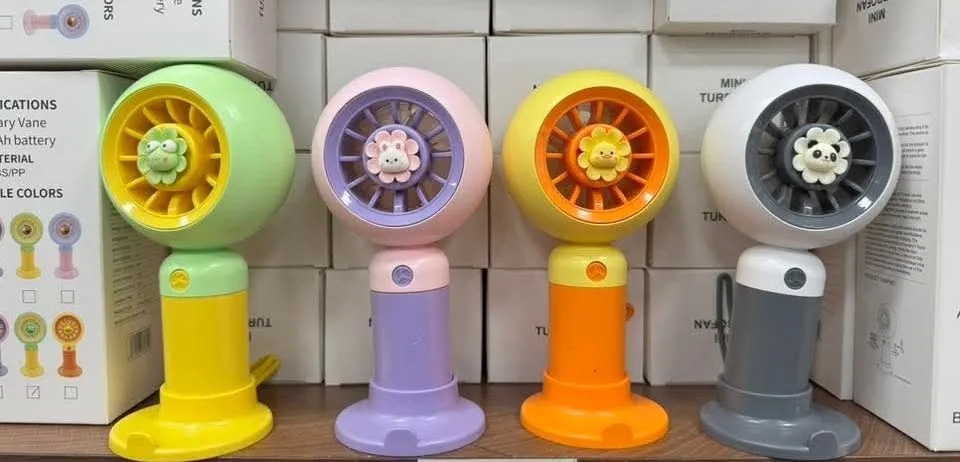 Mini wentylator USB na baterie z dekoracją zwierzątka