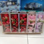 Sztuczne Róże w Pudełku Best Wishes Czerwone Różowe Fioletowe