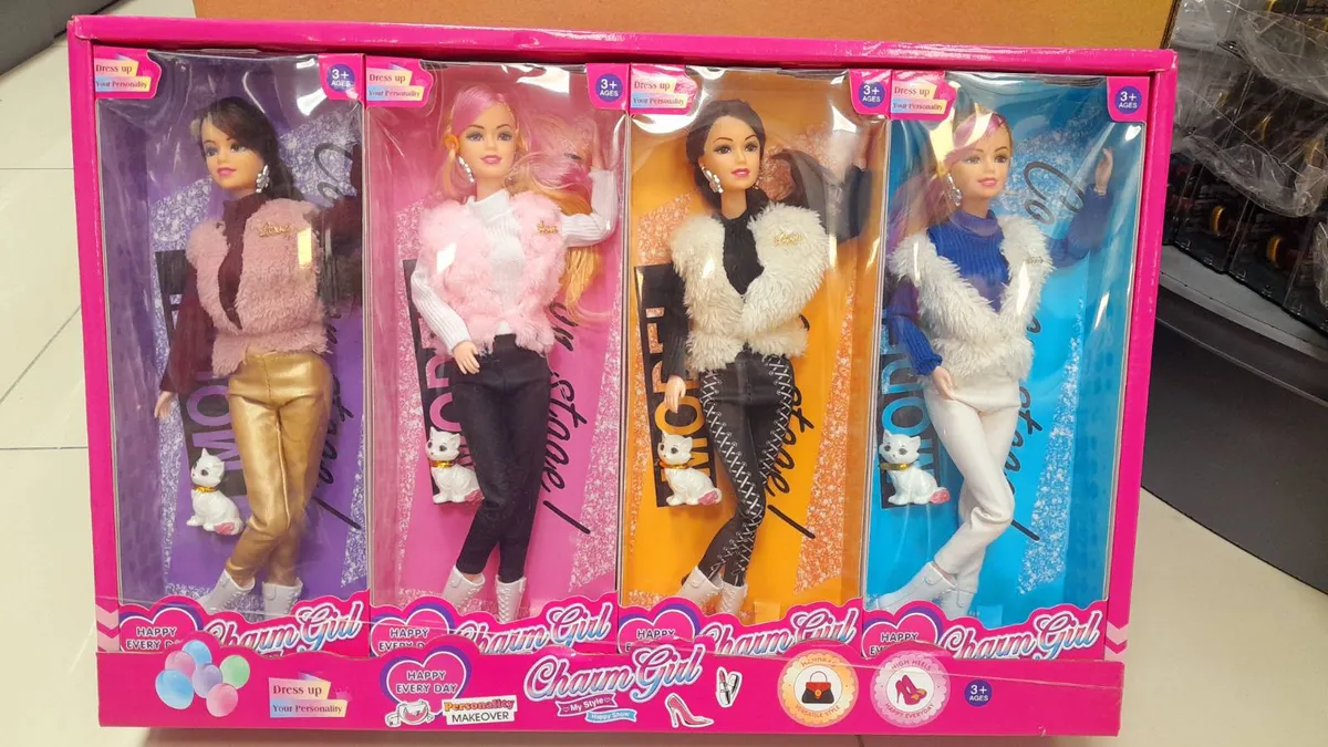 Zestaw 4 lalek Champ Girl Dress Up 3+