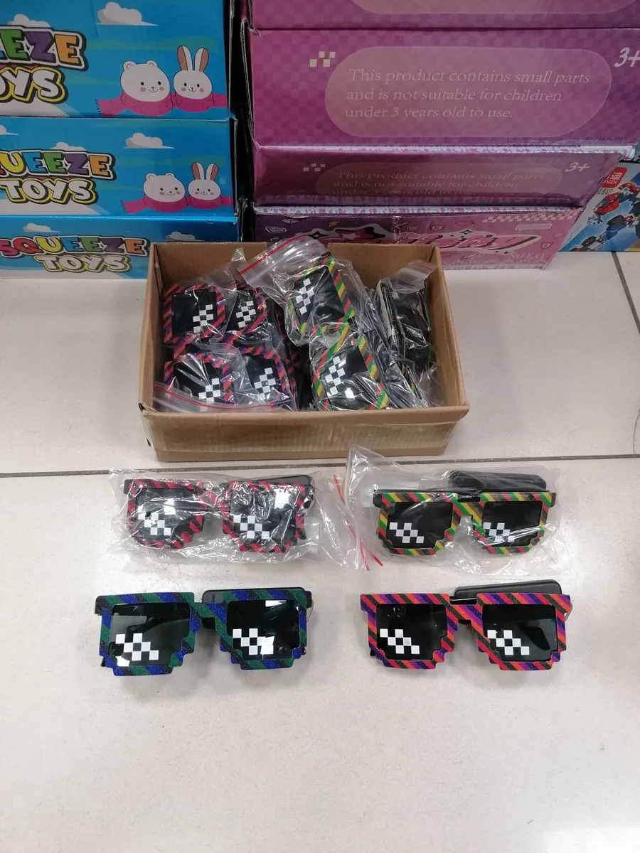 Okulary Thug Life Pixelowe Kolorowe 8-bitowe Gadżet Imprezowy