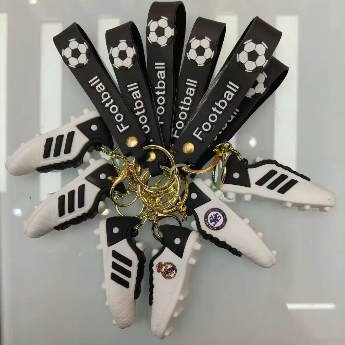Brelok Piłkarski But Korki Czarno-Biały z Zawieszką Football