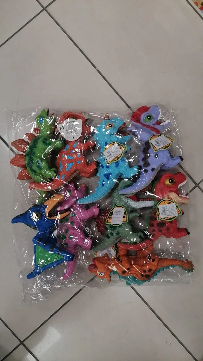 Zestaw Gumowych Dinozaurów Figurki 9 sztuk Mix Kolorów