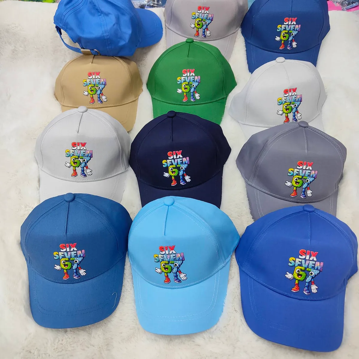 Czapka z daszkiem dziecięca Six Seven 50-52cm mix kolorów