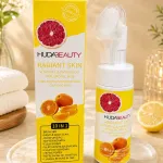 Pianka do mycia twarzy Huda Beauty Radiant Skin 180ml z szczoteczką