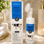 Pianka do mycia twarzy Huda Beauty Milk Plus Q10 180ml z szczoteczką