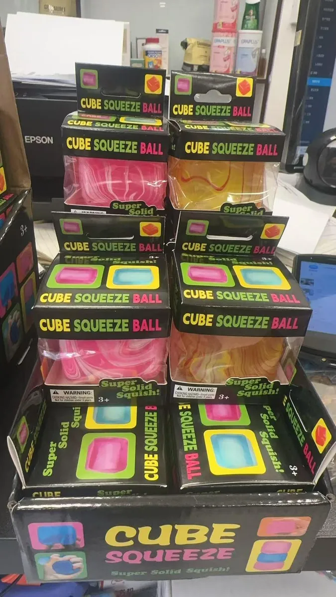 Gniotek Cube Squeeze Ball Antystresowy Kwadratowy Mix Kolorów