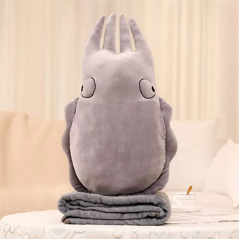 Maskotka Totoro z Kocykem Szary 40cm