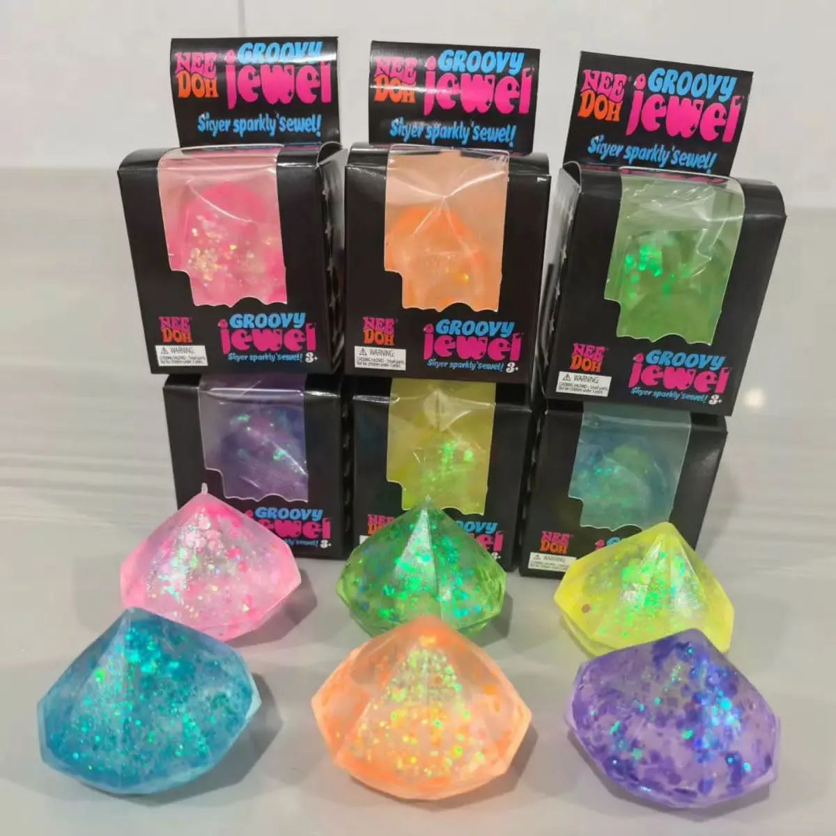 NeeDoh Groovy Jewel Srebrna Klejnotowa Masa 6,5cm