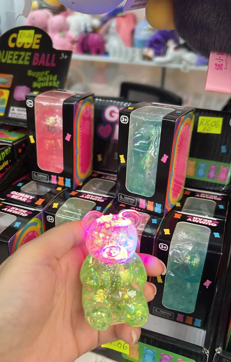 Świecący Miś Gummy Bear Squeeze Ball Zielony z Brokatem