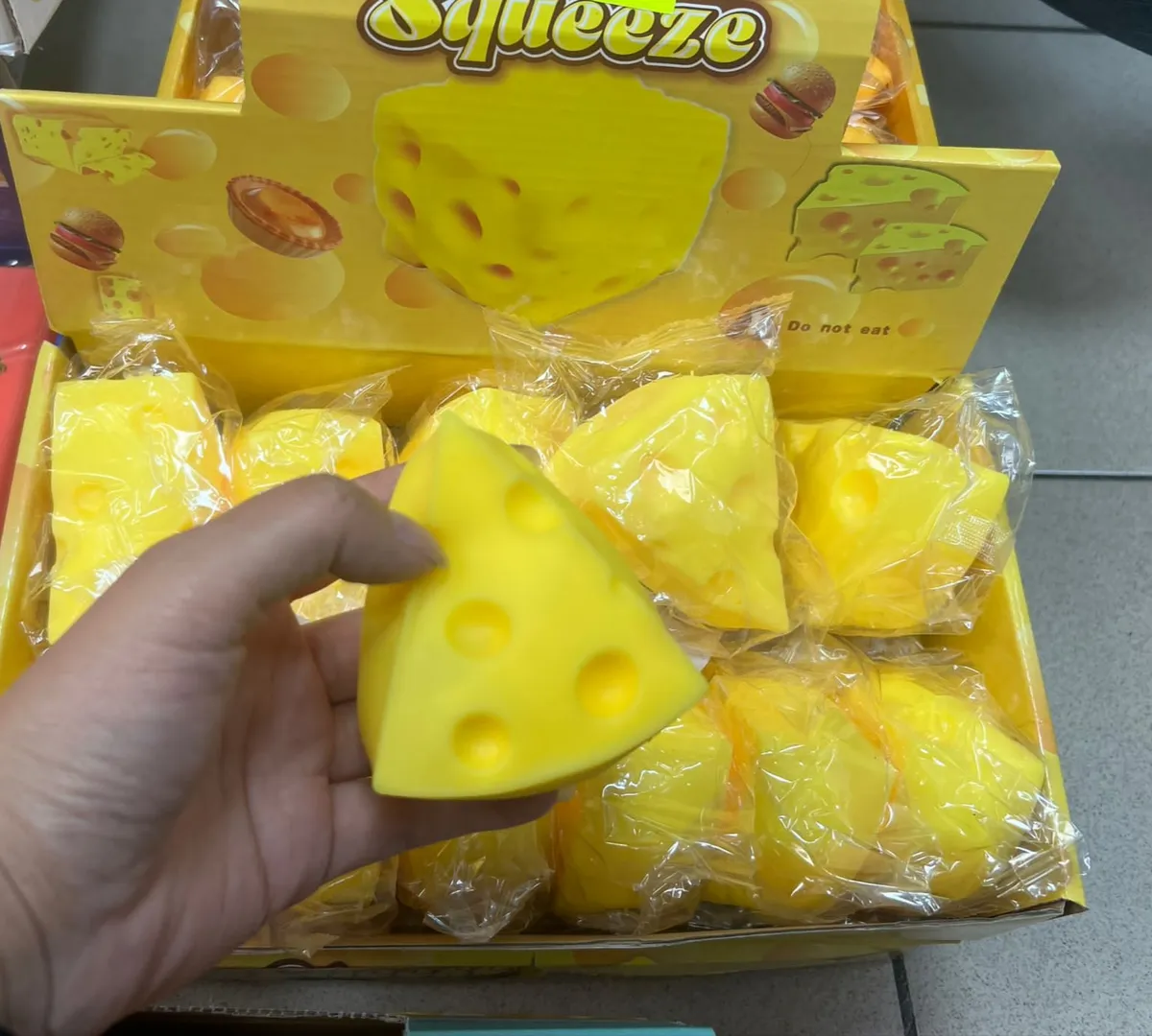 Squeeze Ser Żółty Gniotek Antystresowy 8cm