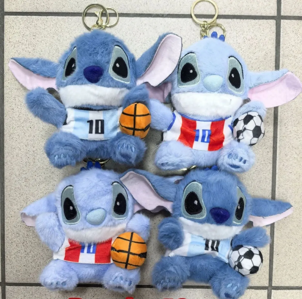 Brelok pluszowy Stitch sportowy z piłką mix wzorów 12 cm