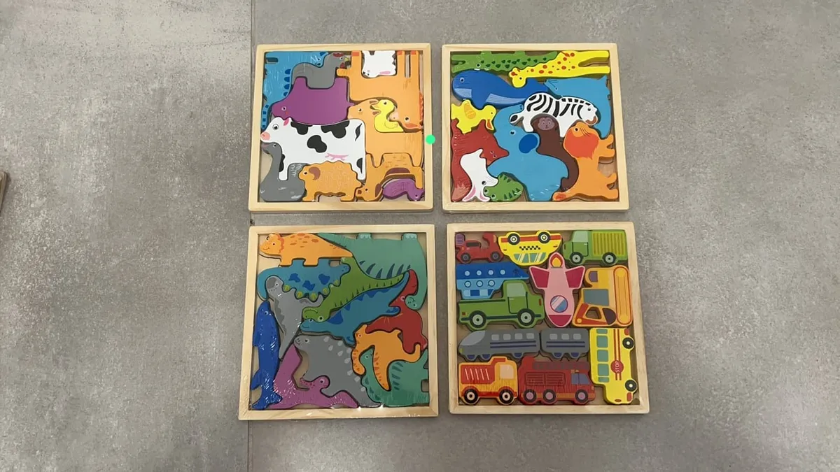 Drewniane puzzle edukacyjne 17x17 cm z motywem zwierząt i pojazdów
