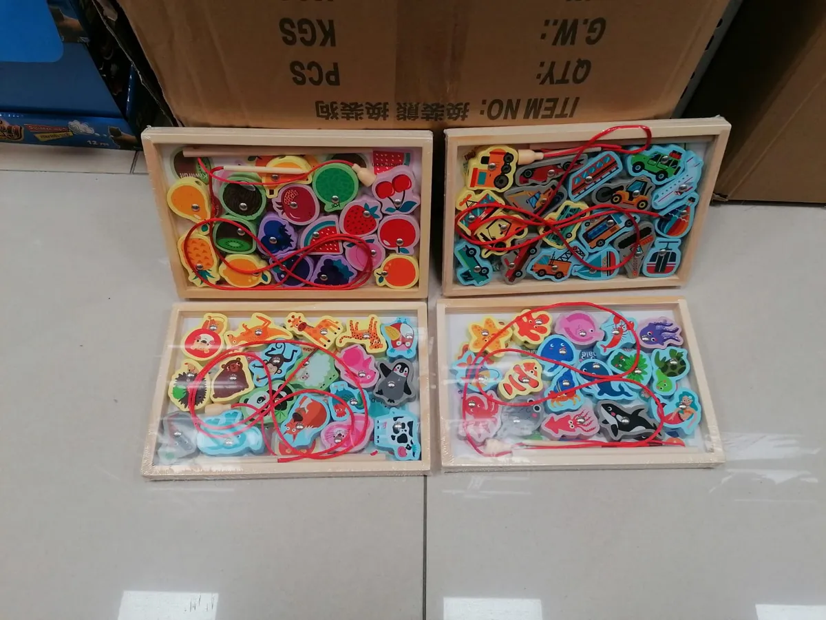Drewniane układanki magnetyczne 22x15 cm z motywami zwierząt i pojazdów