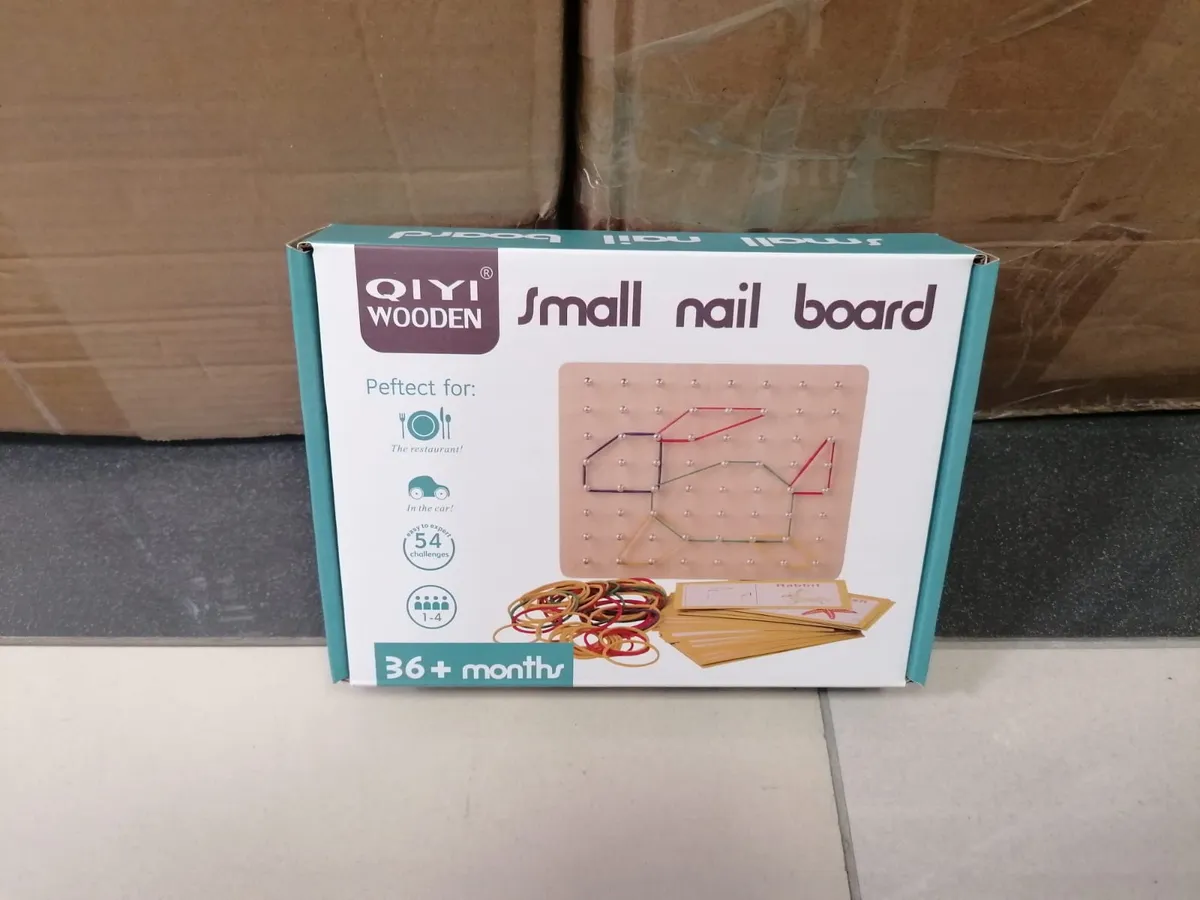 Small nail board drewniana tablica edukacyjna z gumkami