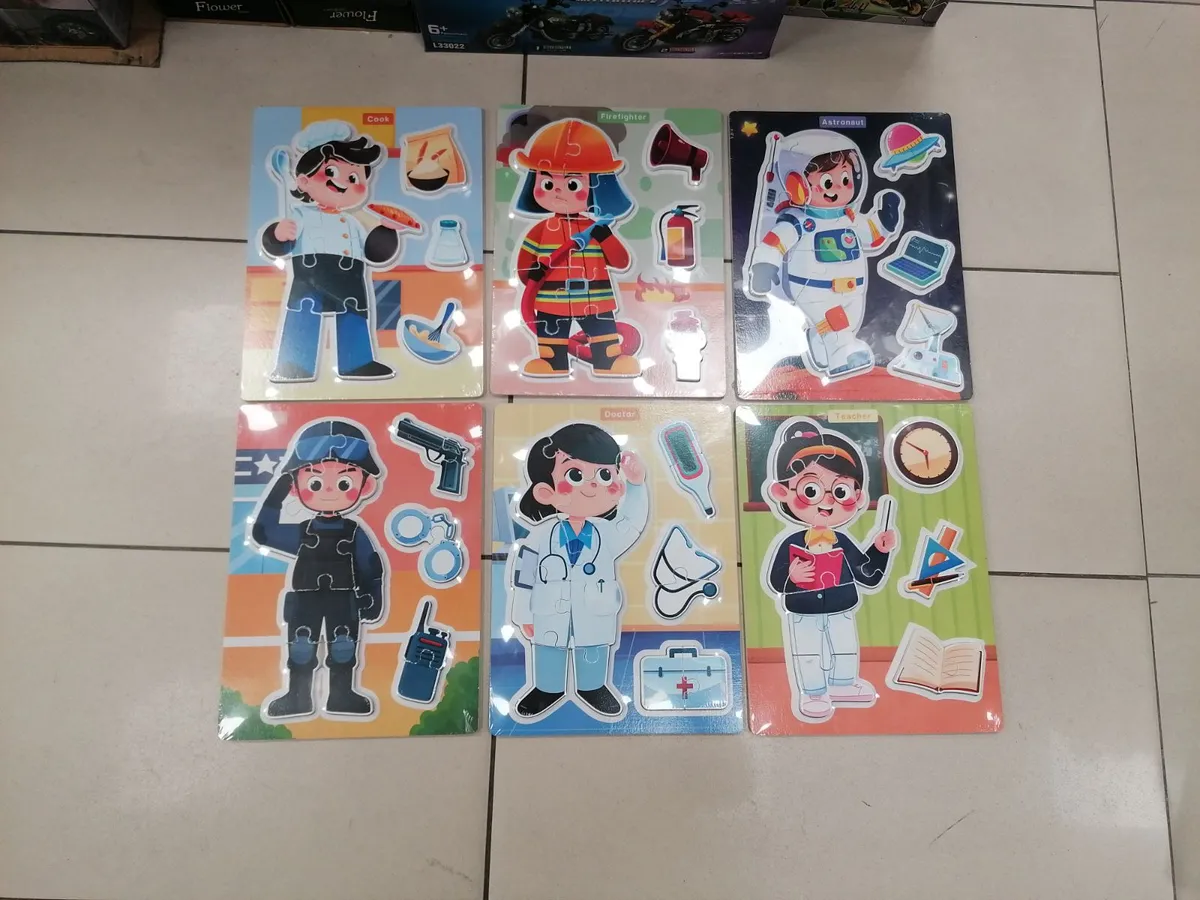 Zestaw drewnianych puzzli edukacyjnych z zawodami kolorowy