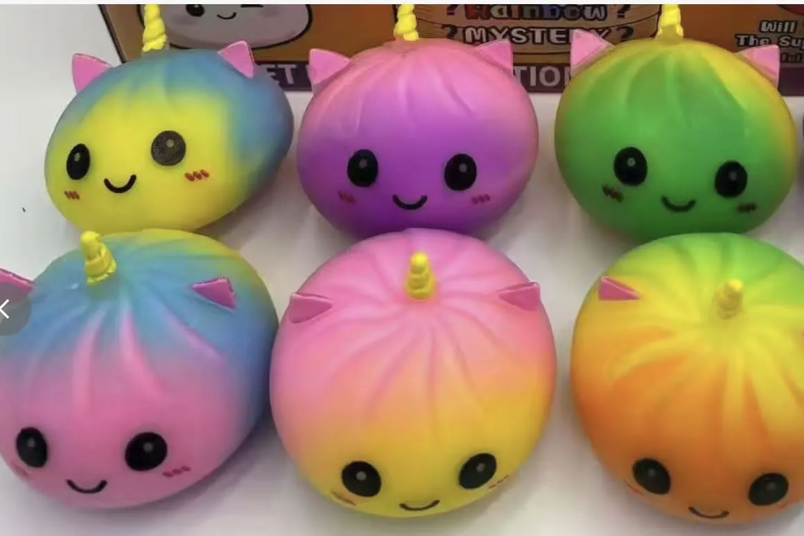 Squishy Antystresowy Kolorowy Jednorożec z Uszkami i Różnymi Barwami W
