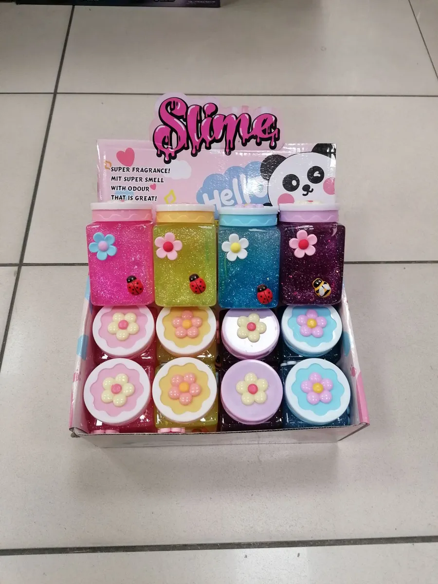 Kolorowy Slime brokatowy z ozdobą kwiatową i zwierzątkiem