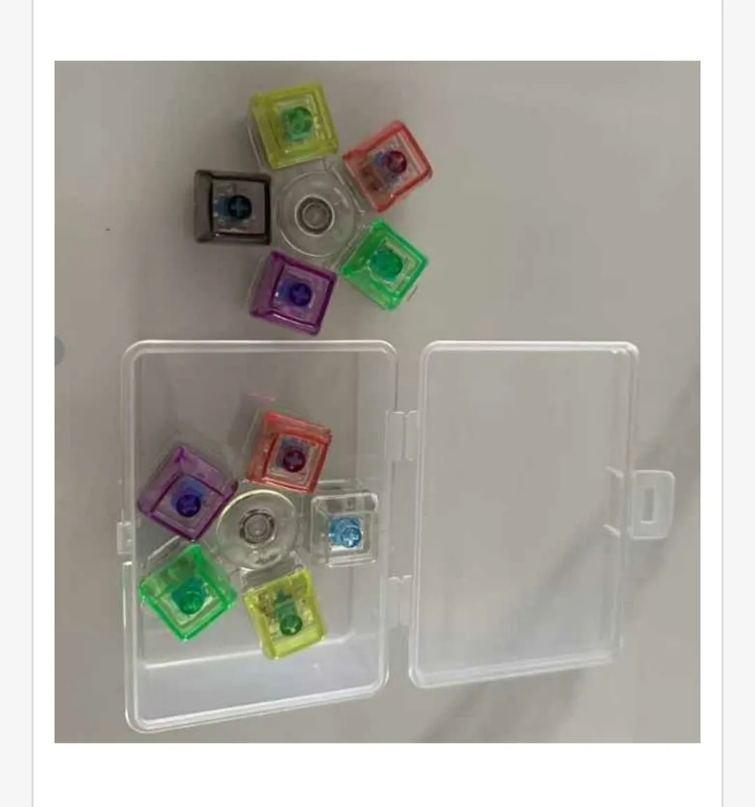 Zestaw kolorowych klocków magnetycznych 5 sztuk w etui