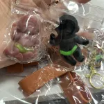 Brelok z figurką niemowlaka w pieluszce zielonej, mix kolorów