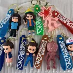 Zestaw breloków Stranger Things z postaciami i paskami silikonowymi