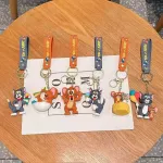 Breloki Tom i Jerry z kolorowymi zawieszkami i paskiem z nadrukiem