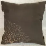 Poszewka lniana haftowana 40x40 cm brązowa z motywem drzewa