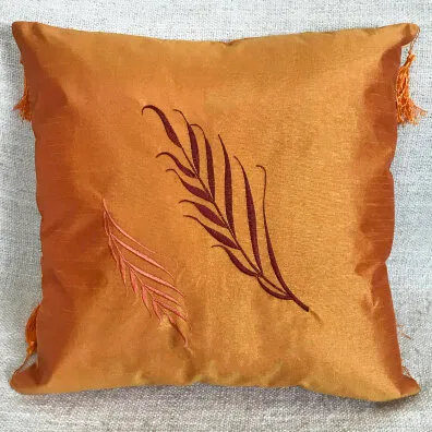 Poszewka haftowana Listki pomarańczowa 40x40 cm tafta