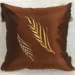 Poszewka haftowana Listki brązowa 40x40 cm tafta