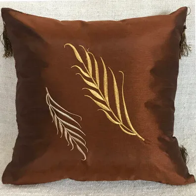 Poszewka haftowana Listki brązowa 40x40 cm tafta