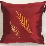 Poszewka haftowana Listki bordowa 40x40 cm tafta