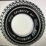 Dmuchany koło do pływania 60 cm czarno-białe z napisem High Velocity